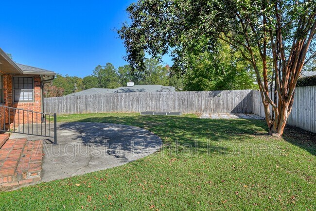 Building Photo - 3137 Edinburgh Dr