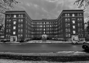 Building Photo - Colonial Apartments