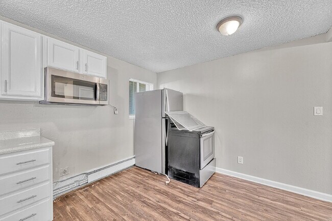 Building Photo - $1,395 — 2 bed, 1 bath renovated basement ...