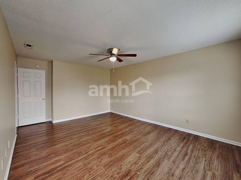 Building Photo - 2170 Bridlewood Dr