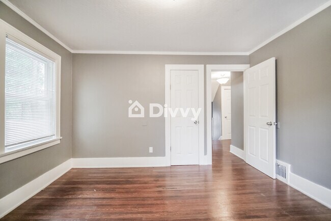 Building Photo - 450 Storer Ave