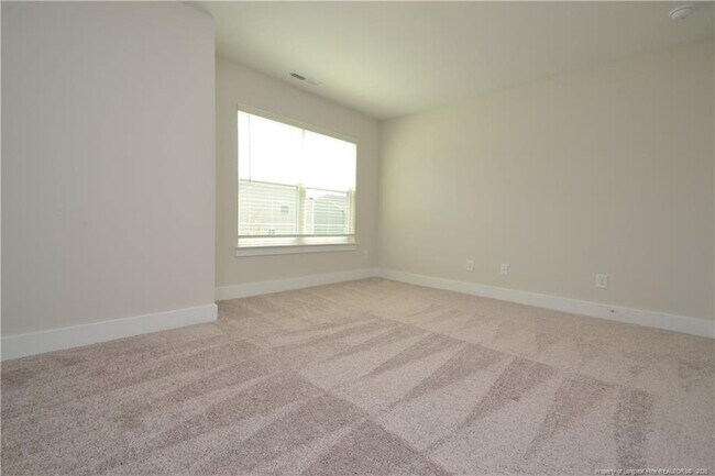 Building Photo - 2129 Seneca Dr