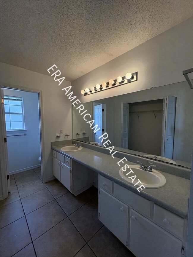 Building Photo - 953 Southern Oaks Ct