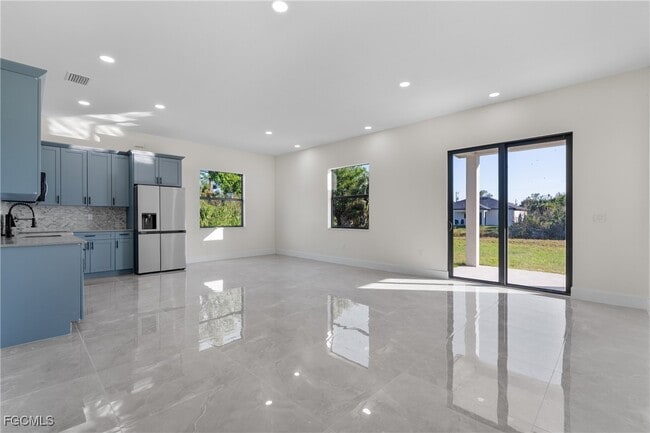 Building Photo - 1134 Cummings St E