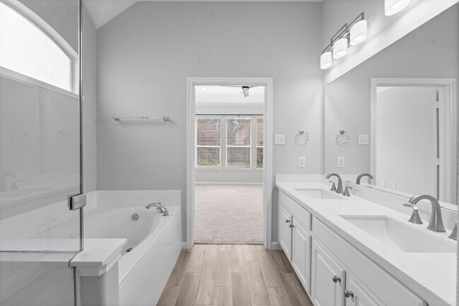 Building Photo - 15 Patina Pines Pl