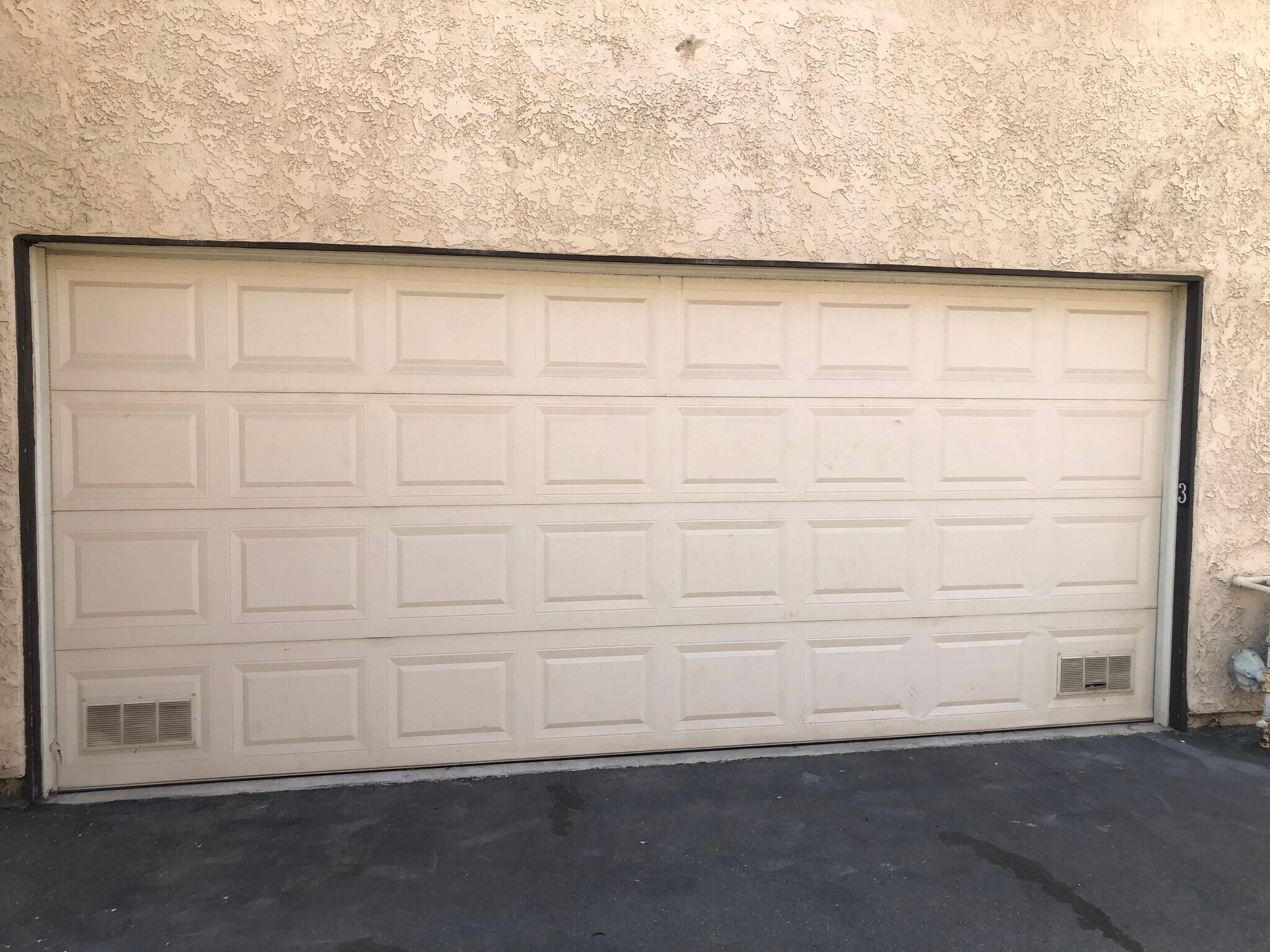 Large 2 car garage - 27607 Nugget Dr
