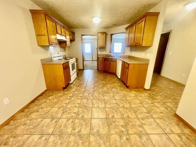 Building Photo - 6008 N 8th Ave