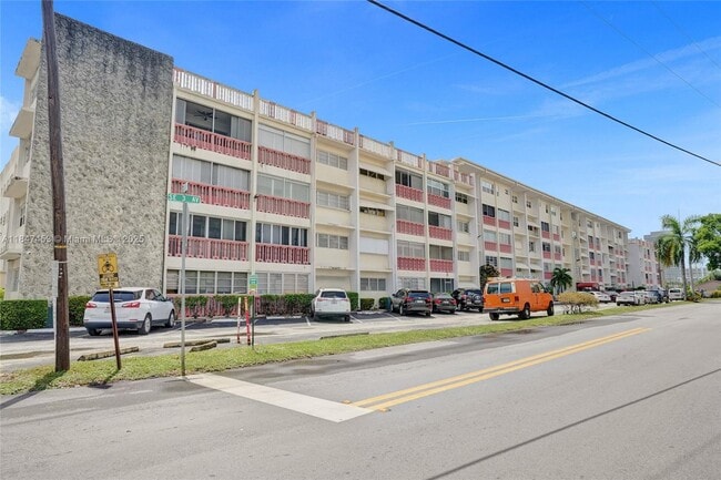 Building Photo - 215 SE 3rd Ave