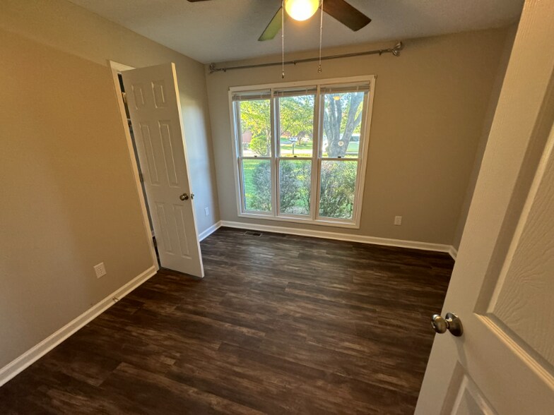 Building Photo - 203 Sean Dr