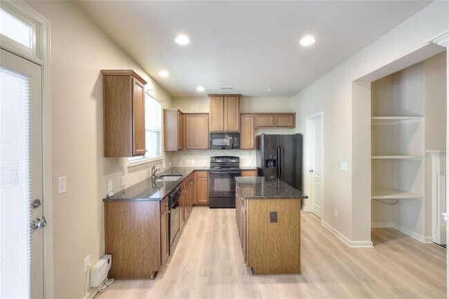 Building Photo - 3702 Brockenhurst Dr