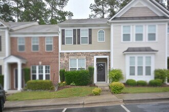 Building Photo - Modern 2BR/2.5BA Townhome in Stratford Lakes – Minutes to Southpoint & Downtown Durham!