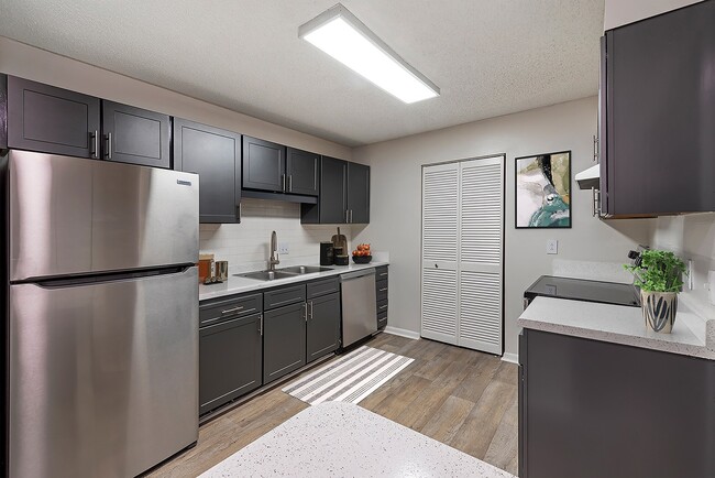 Building Photo - Riverchase Landing