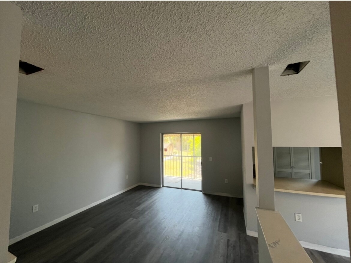 Building Photo - 290 Spring Dr