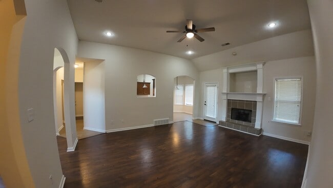 Building Photo - 135 Clear Springs Dr