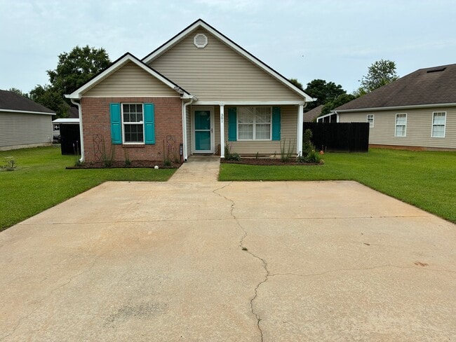 Building Photo - 301 Strawbridge Ln