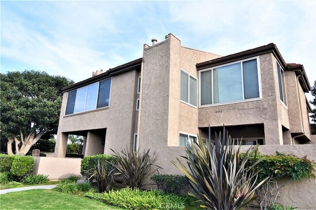 Building Photo - 16943 Bluewater Ln