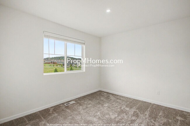 Building Photo - Modern Three Bedroom in Gresham's Newest Community!