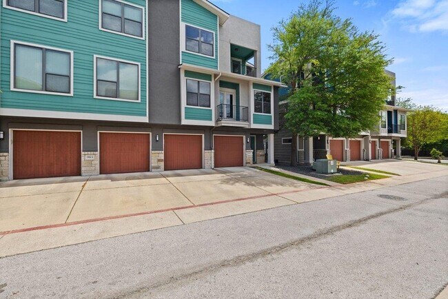 Building Photo - 1504 Lorraine Loop
