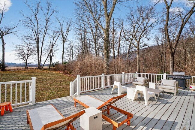 Building Photo - 231 Lake Rd