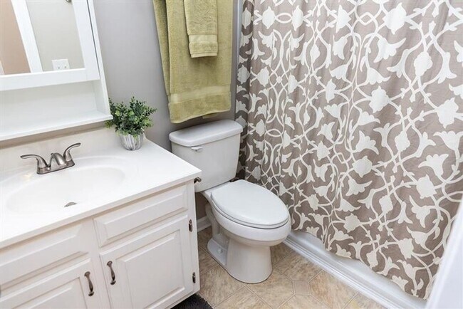 Building Photo - Rare Find... Detached Single Family Home in Purcell Park!