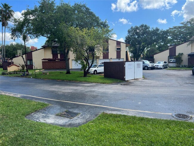 Building Photo - 6631 SW 137th Ct