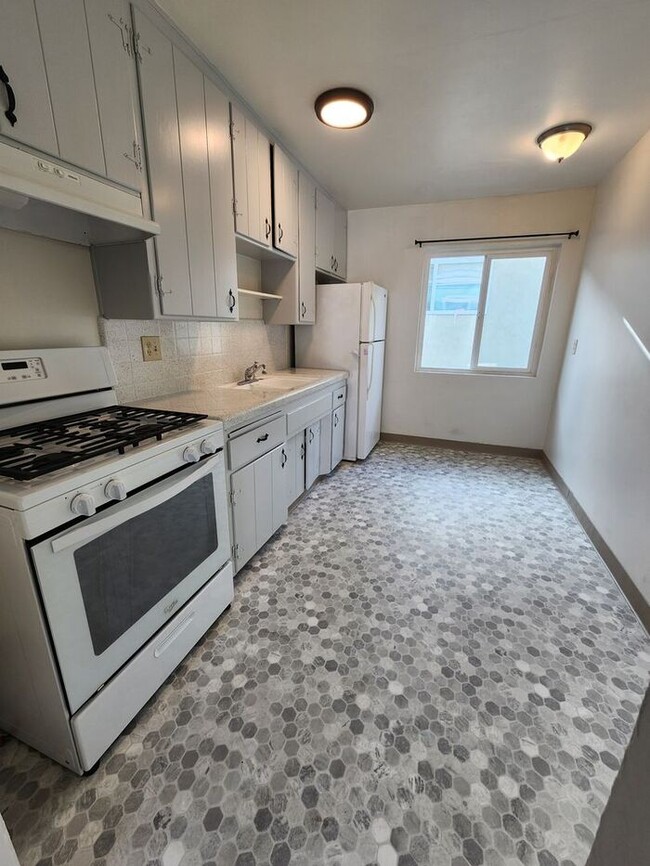 Building Photo - $500 REBATE Delightful La Mesa 2BR/1BA for...