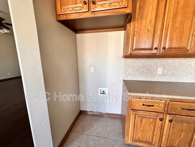 Building Photo - 13201 SW 2nd Terrace