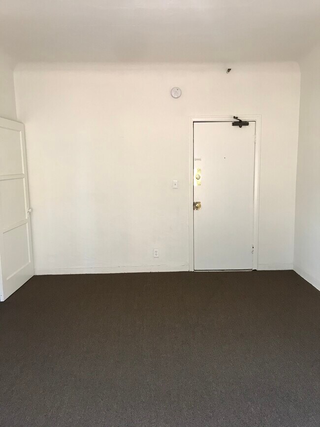 One Bedroom Apartment - 4156 Rosewood Ave