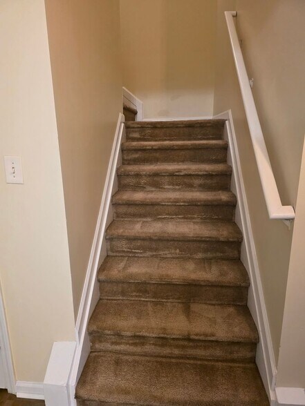 Building Photo - 213 Shenandoah Dr