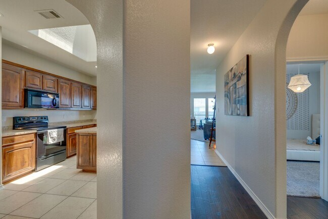 Building Photo - Welcome Home! Gorgeous 3 Bedroom Home Ready For Move In