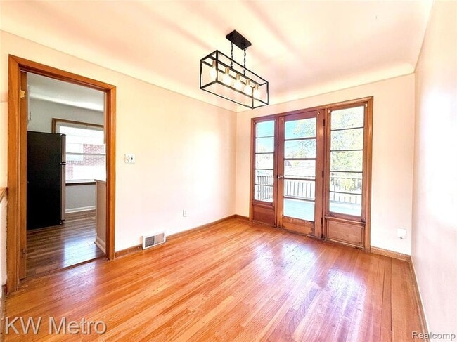 Building Photo - 2182 Vernier Rd