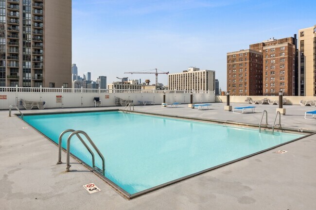 Building Photo - 1122 N Clark St