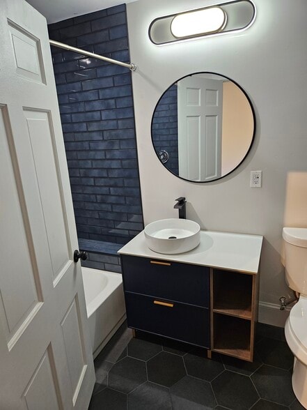 Building Photo - 12 2nd St