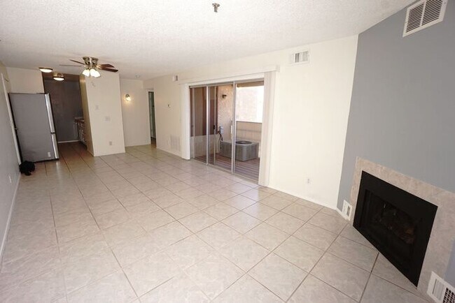 Building Photo - 2601 W Broadway Blvd