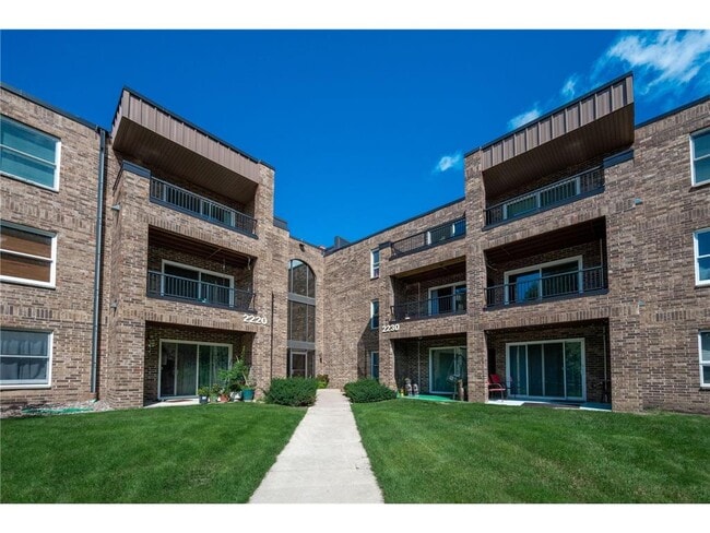 Building Photo - 2220 Midland Grove Rd