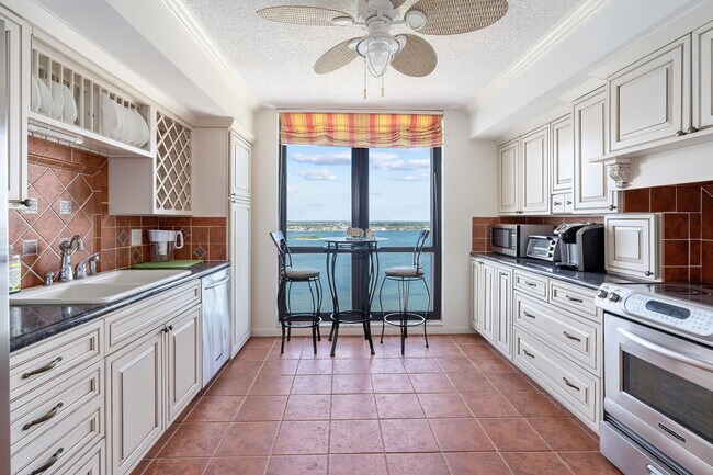 Building Photo - 5380 N Ocean Dr