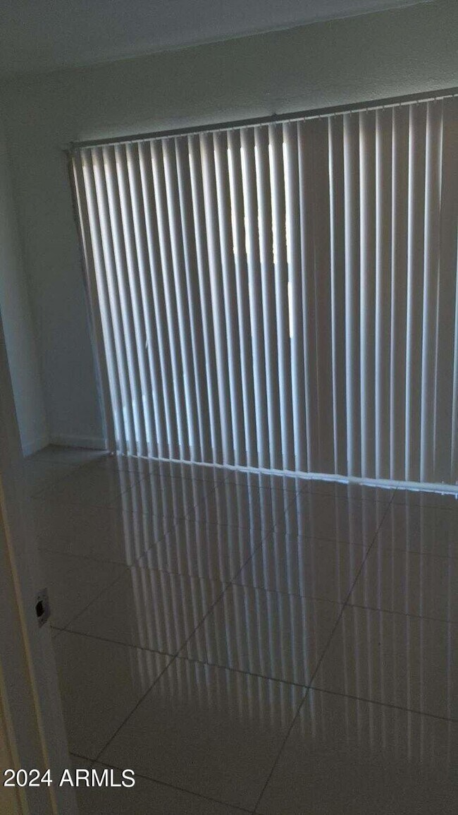 Building Photo - 3529 E Palm Ln