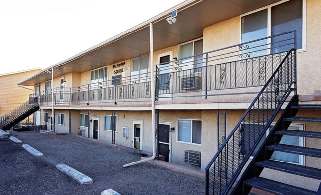 Building Photo - Cozy 2-Bedroom Apartment Available! | MOVE-IN SPECIAL: Move in now and get half off your first mo...