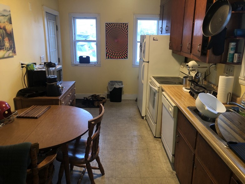 Building Photo - 58 King St