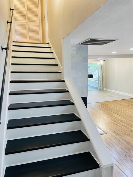 Building Photo - 939 E Bella Vista St