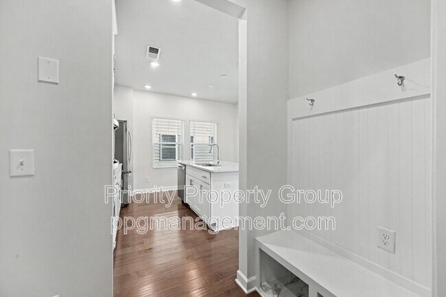 Building Photo - 13112 Kenworth Rd