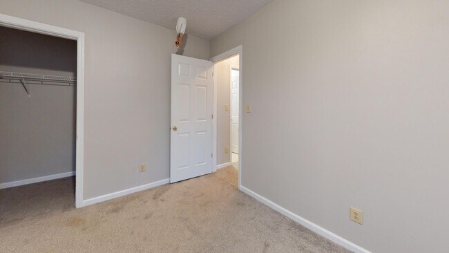 Building Photo - 3735 Lochdale Terrace