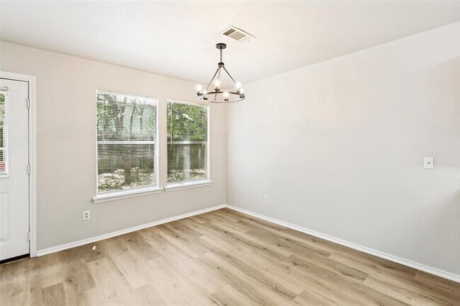 Building Photo - 945-947-947 Sagewood Trail