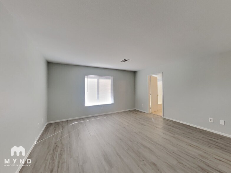 Building Photo - 1021 Cliffbrook Hedge Ave