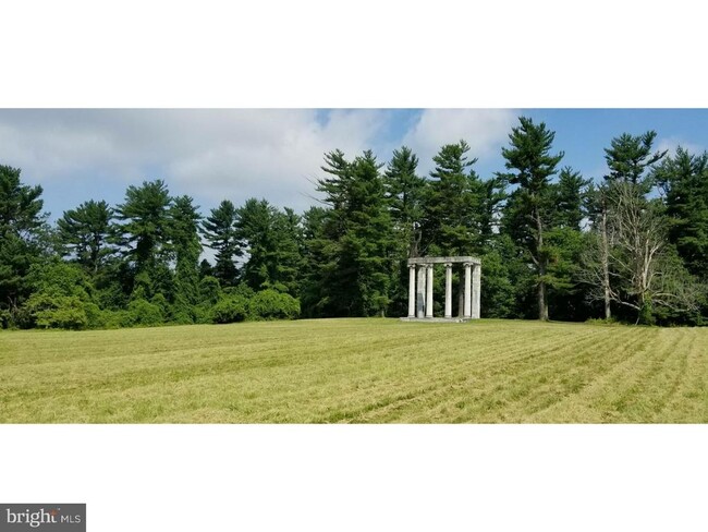 Building Photo - 10 Charlton St