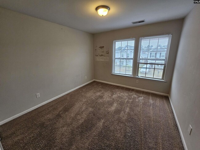 Building Photo - 940 Yarrow Ln