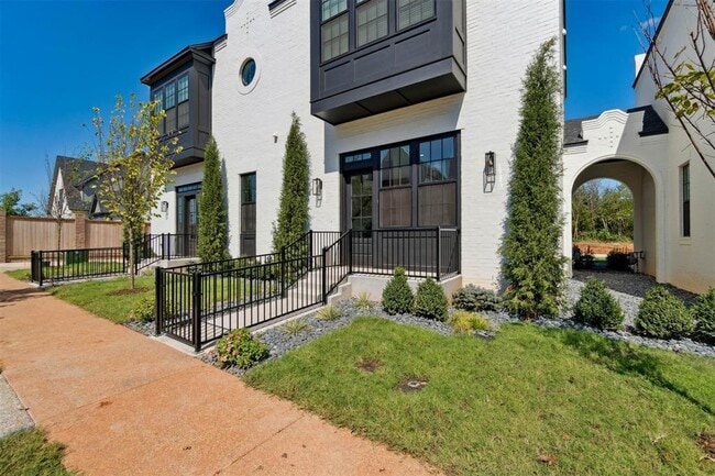 Building Photo - 18821 Selah Wy