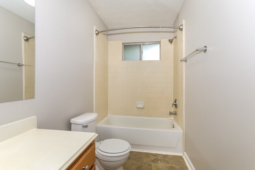 Building Photo - 511 Paradise Ln