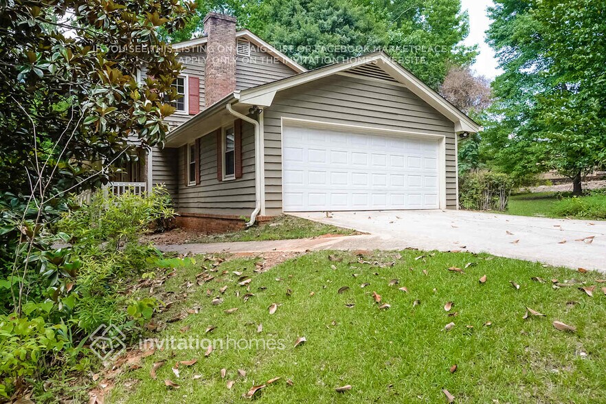 Building Photo - 5120 E Shore Dr SW