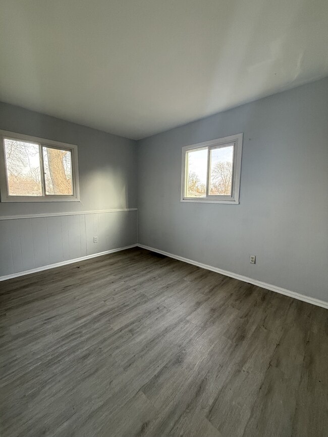 Building Photo - 3138 Midvale Dr